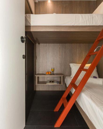 מלון Corfu  Loc Hospitality Urban Den מראה חיצוני תמונה